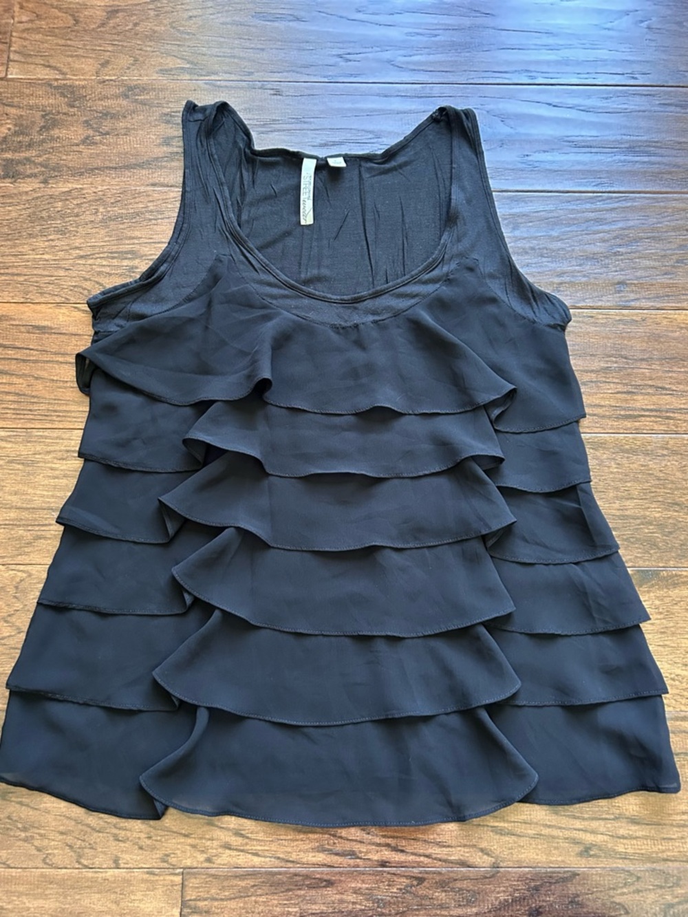 Sz L New York and Company Street Wear ruffled black tank top